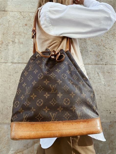 noe pouch louis vuitton